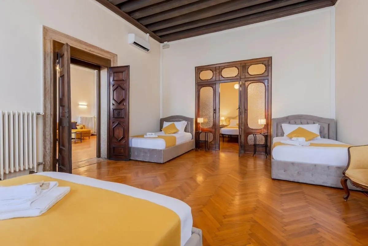 View Of Grand Canal Luxury Home - Station 5 Minutes Venice 0*,  Italy