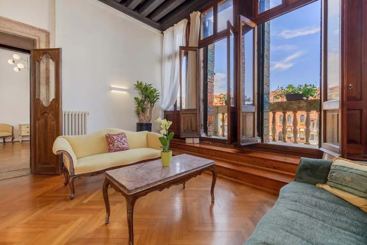 View Of Grand Canal Luxury Home - Station 5 Minutes Venice 0*,  Italy