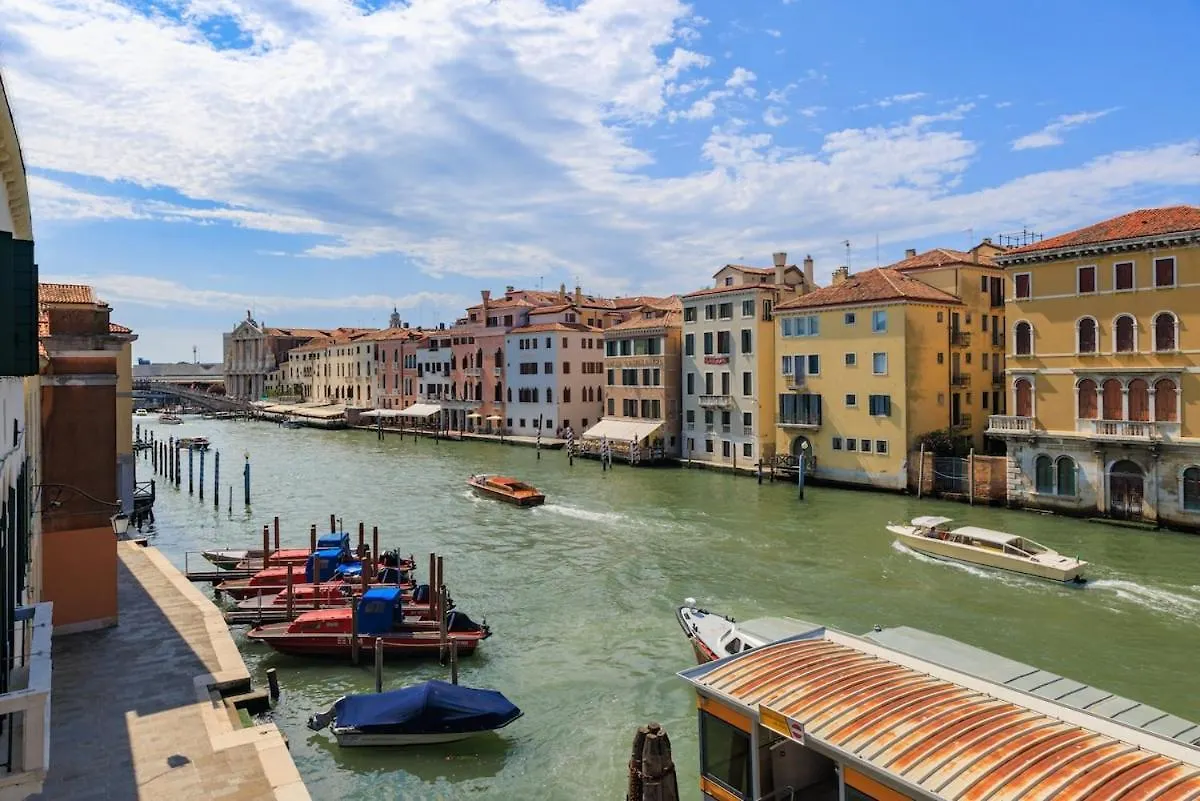 View Of Grand Canal Luxury Home - Station 5 Minutes Venice Apartment