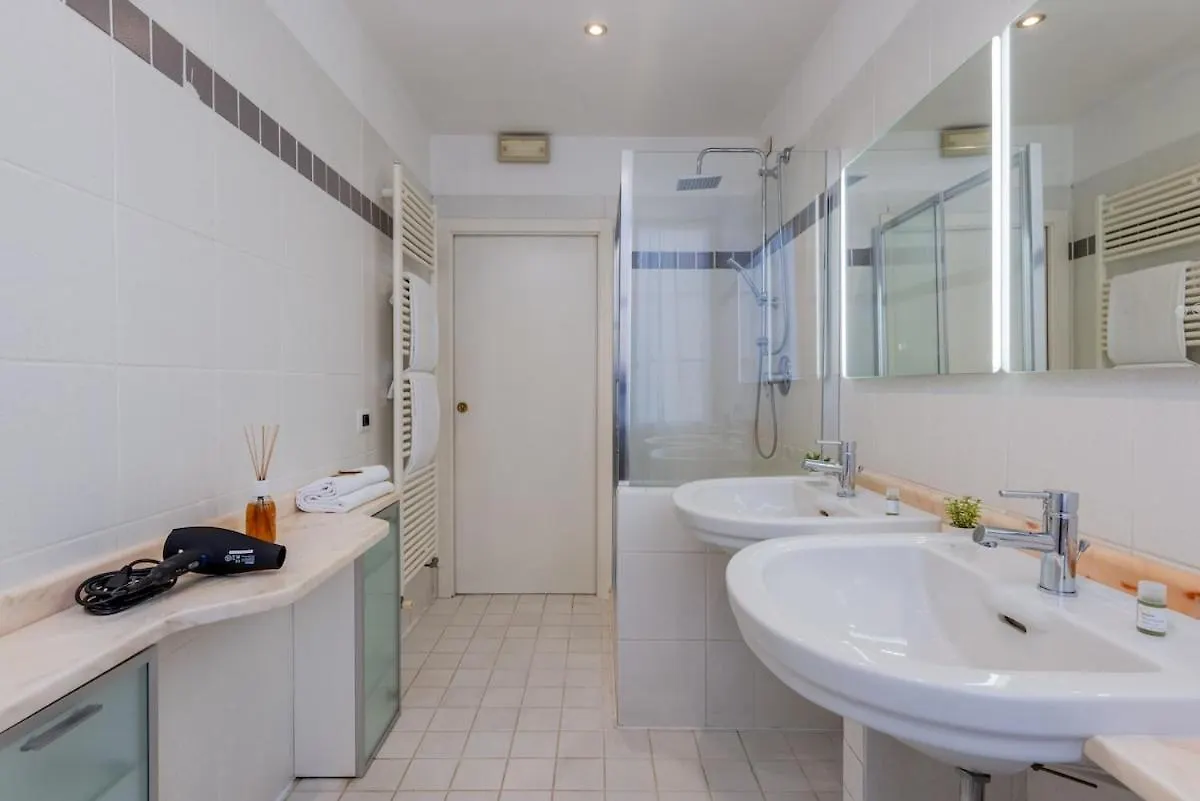 View Of Grand Canal Luxury Home - Station 5 Minutes Venice 0*,  Italy